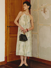 Neckholder-Midikleid mit Gürtel und zartem Pastelldruck